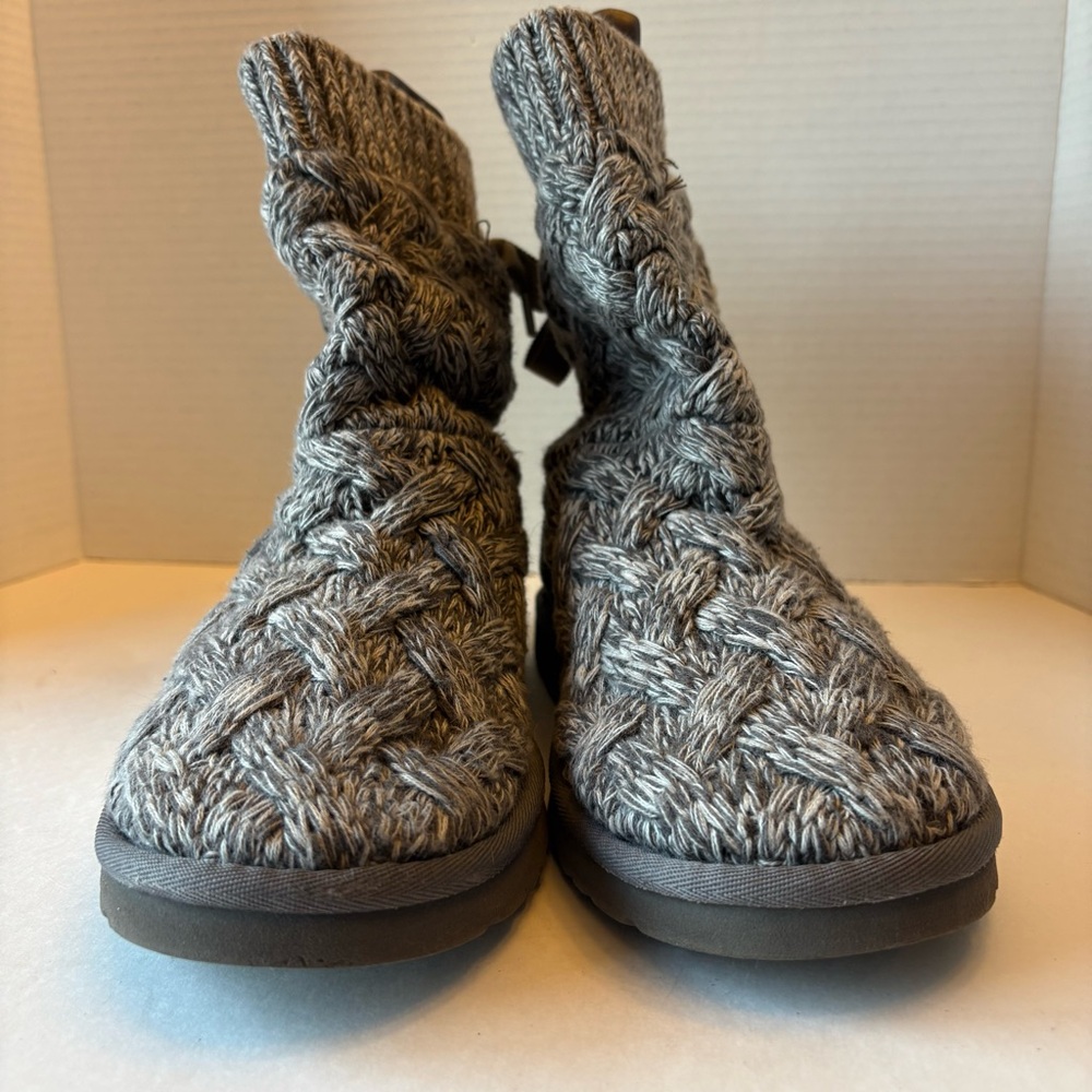 Ugg Australia Gray Cable Knit Lace Boots, Women’s size 7 - Picture 7 of 11
